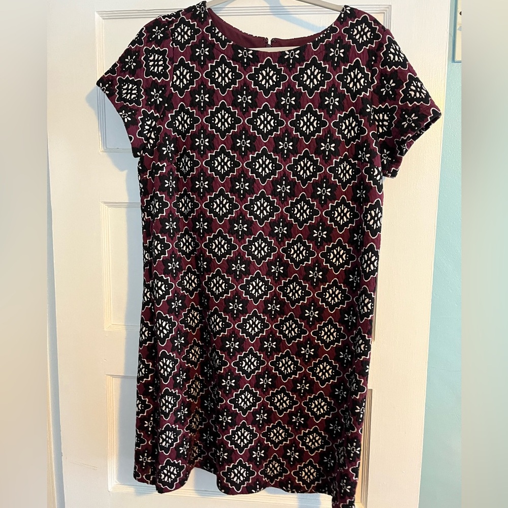 Loft Dress (NWOT) - size L. Maroon and black detail. Pet free smoke free home.